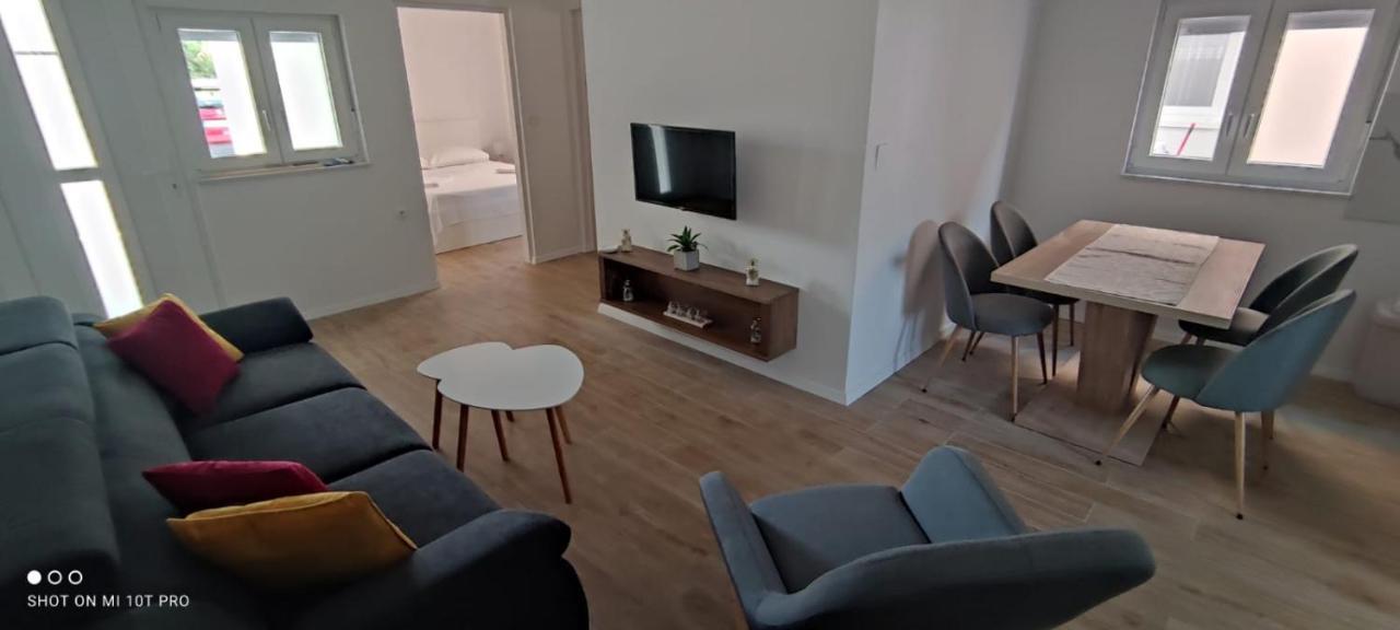 Apartments Alen Vir Ngoại thất bức ảnh