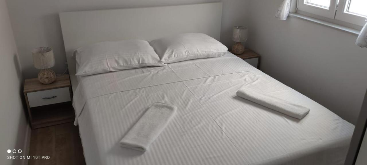 Apartments Alen Vir Ngoại thất bức ảnh