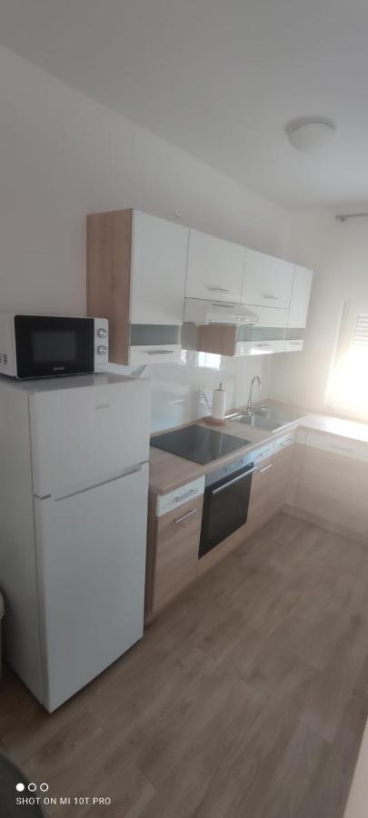 Apartments Alen Vir Ngoại thất bức ảnh