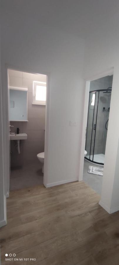 Apartments Alen Vir Ngoại thất bức ảnh